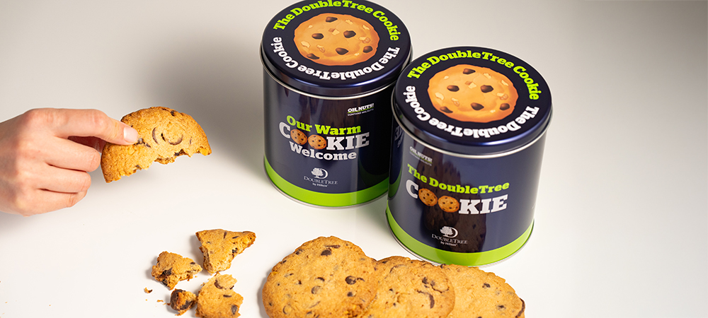 グローブラウンジ心を込めた“おもてなし”のチョコチップクッキー缶 販売