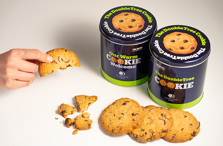 グローブラウンジ心を込めた“おもてなし”のチョコチップクッキー缶 販売